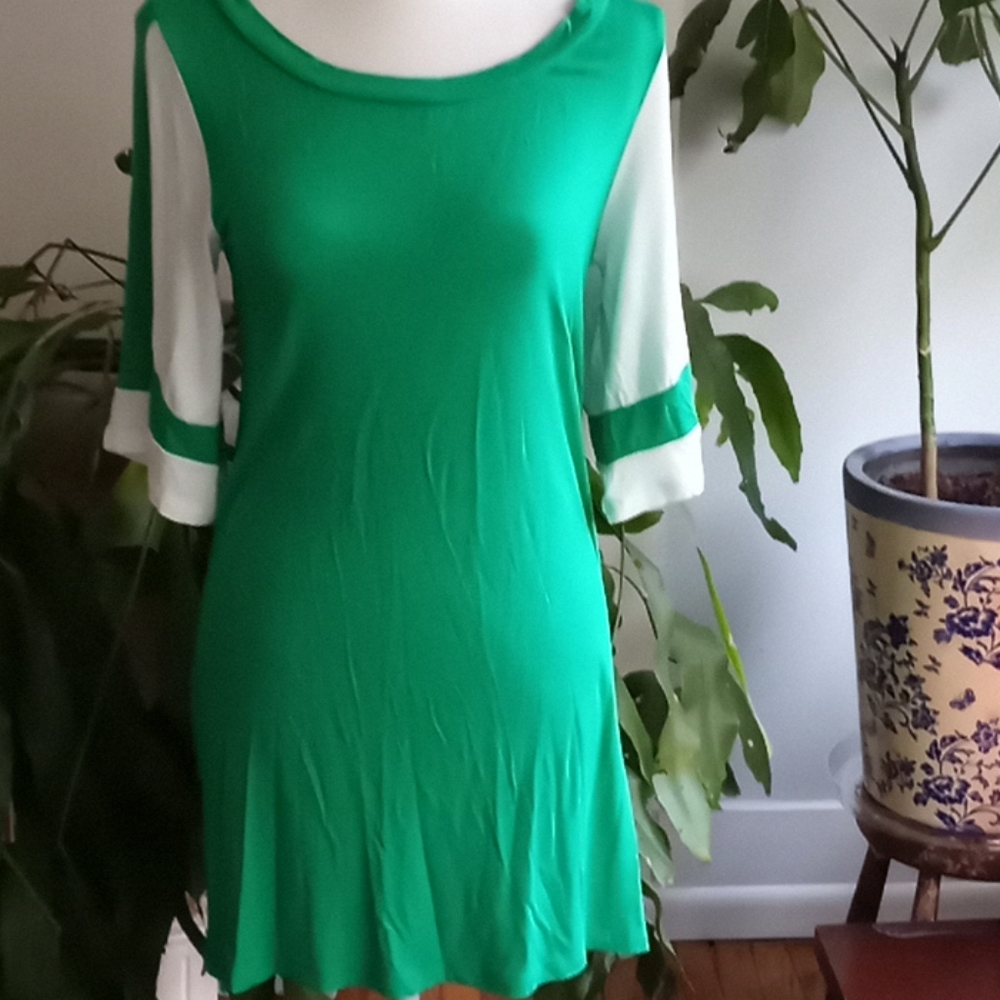 Long length long as leave lightweight tee shirt.